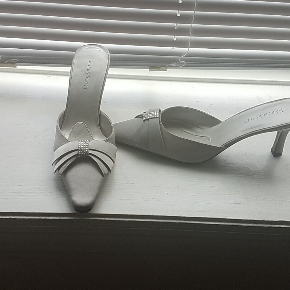 High heel shoes